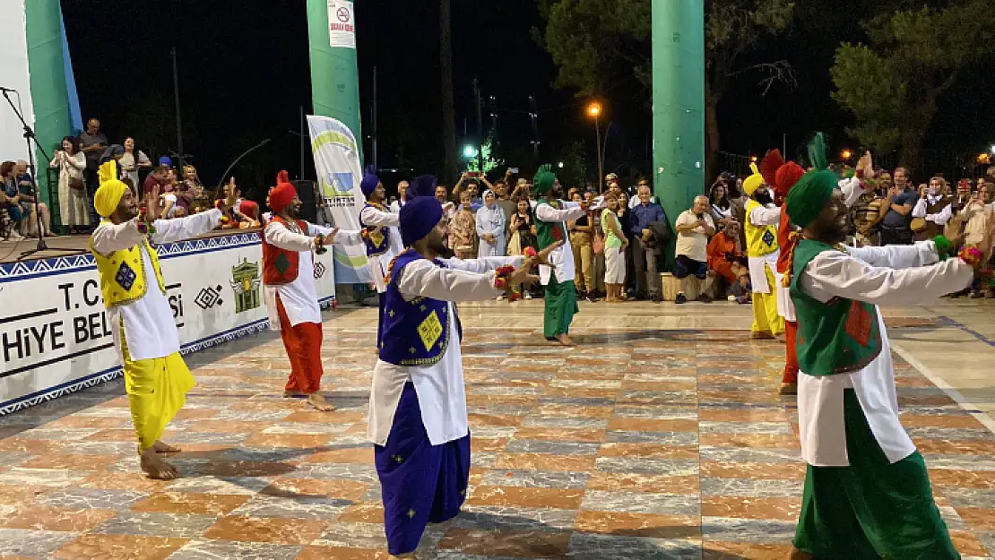 Fethiye'de Halk Oyunları Festivali yapıldı