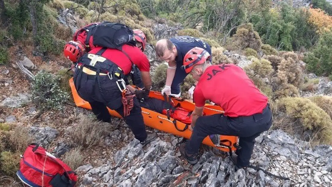 Fethiye'de Kayalıklara Düşen Rus Paraşütçü Kurtarıldı