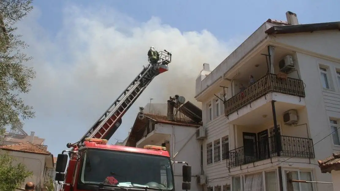 Fethiye'de korkutan çatı yangını