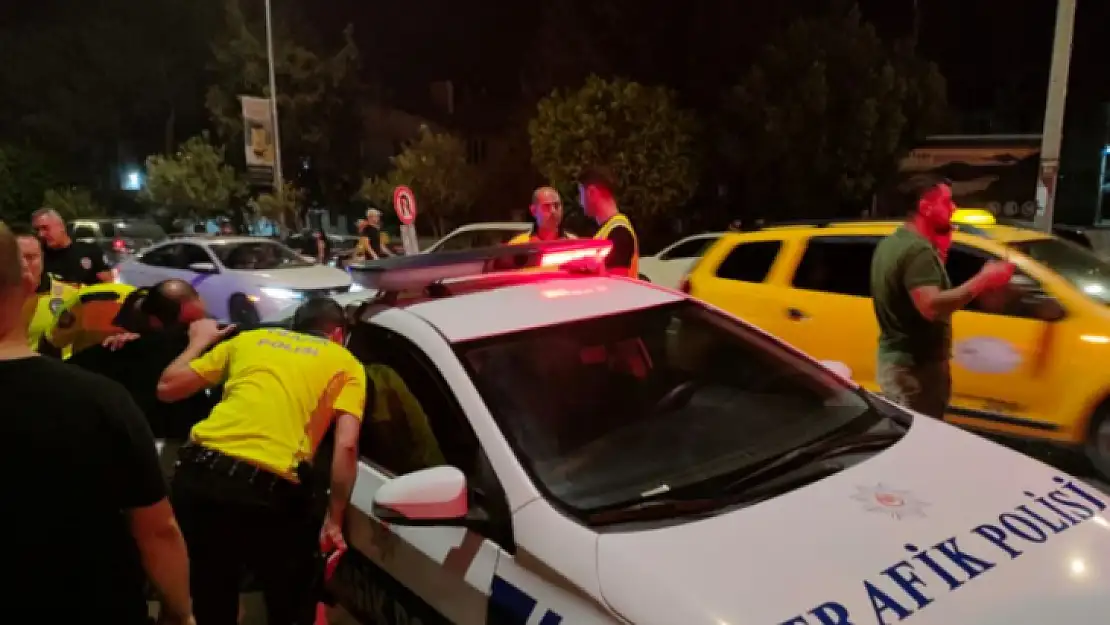 Fethiye'de Polis Dur Demesine Rağmen Durmayıp Kaçarken Polisi Yaraladı