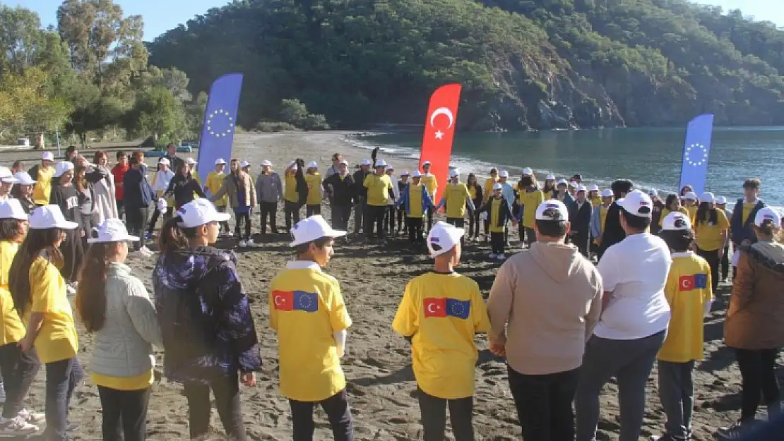 Fethiye'de sahil temizliği