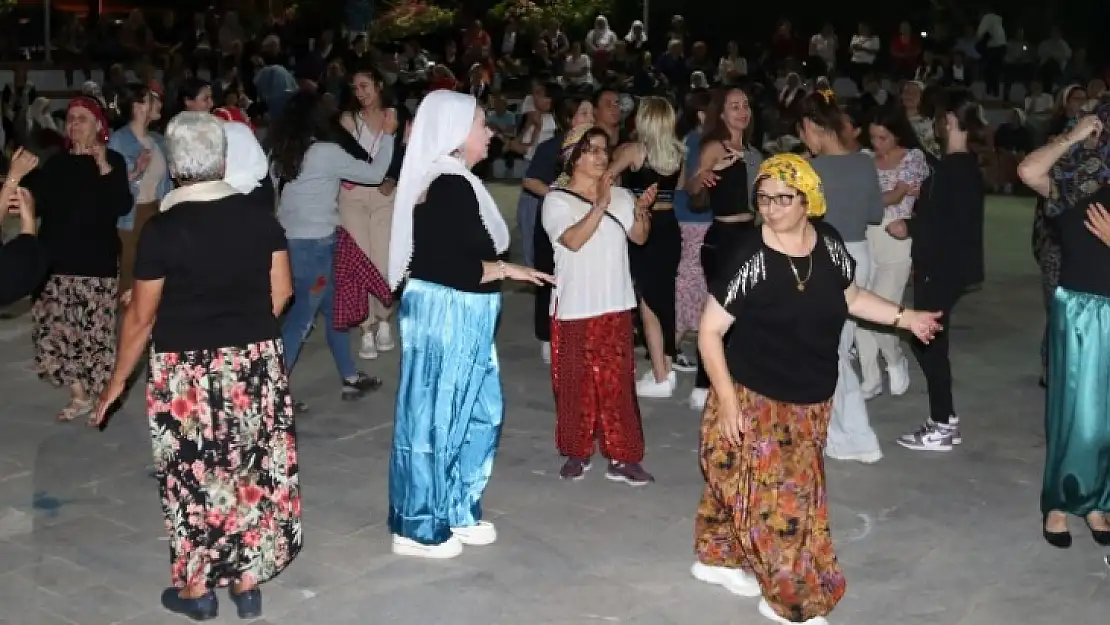 Fethiye'de 'Şalvar Giyen Kadınlar' etkinliğine yoğun ilgi