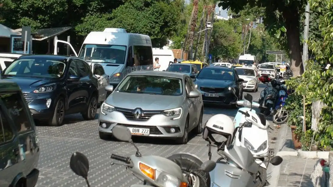 FETHİYE'DE TRAFİK YOĞUNLUĞU