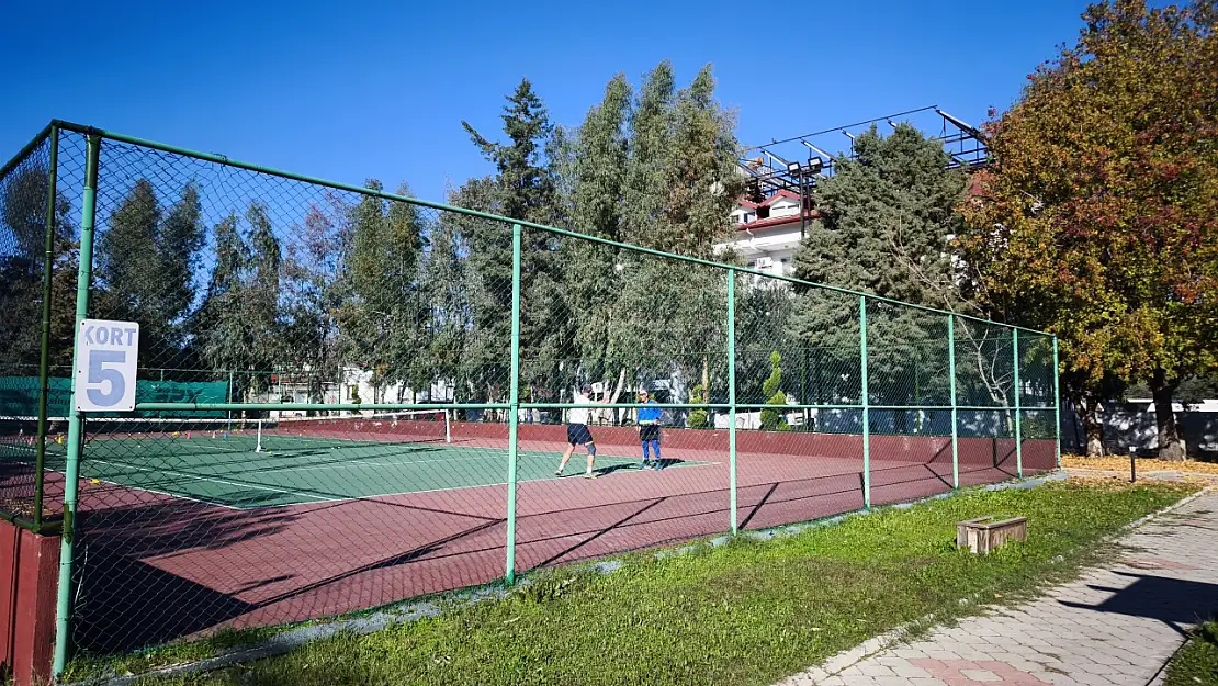 Fethiye'de Ücretsiz Tenis Kursları Başlıyor