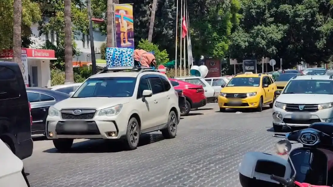 Fethiye'de Usulsüz Park, Trafiği Kilitliyor