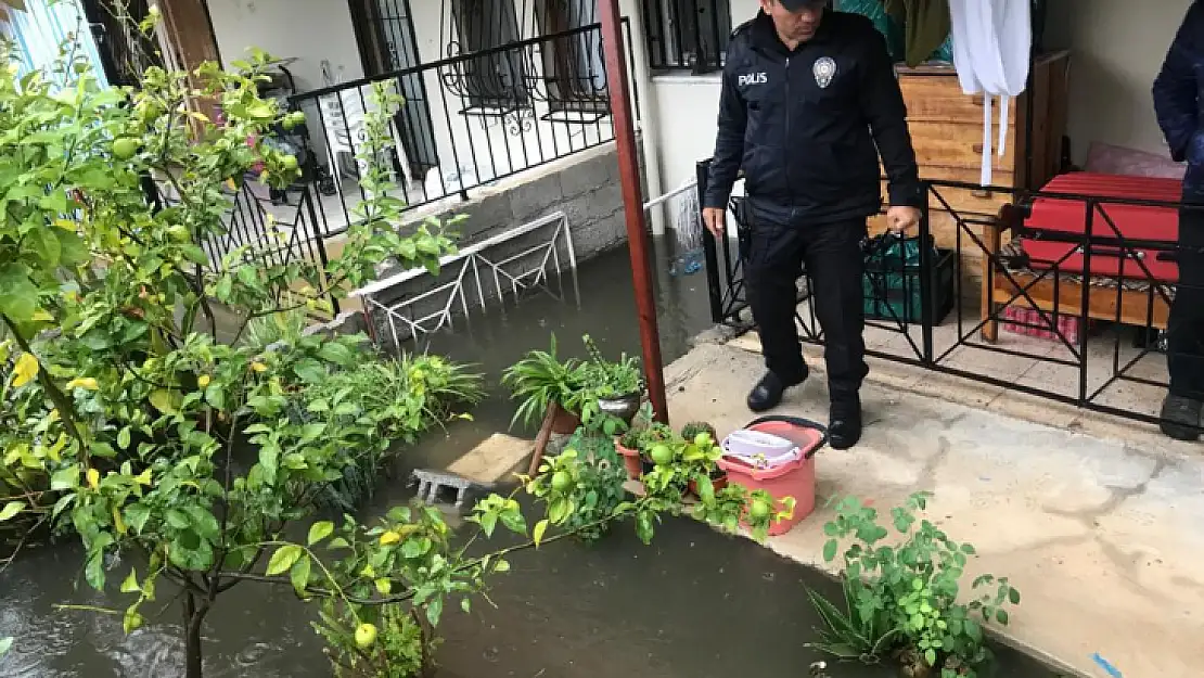 Fethiye Emniyeti'nden yağmur mesaisi