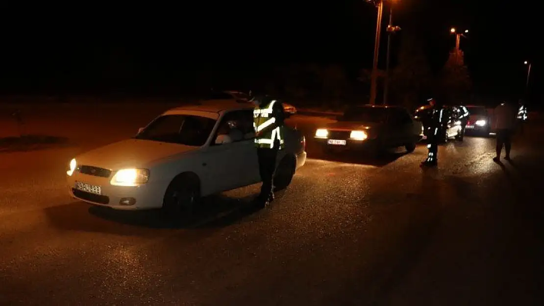 Fethiye Kaymakamı Eyüp Fırat gece denetimine katıldı