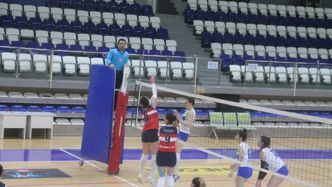 Fethiye'nin Sultanları güçlü rakibine set vermedi