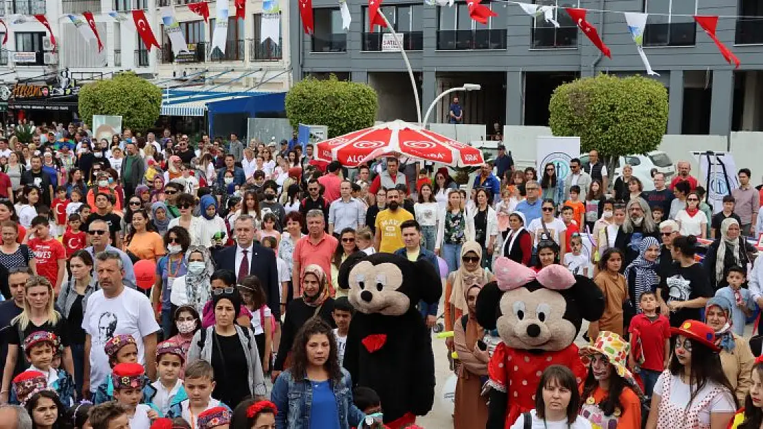 FETHİYE'Yİ FOTOĞRAFLADILAR, HEDİYELERİ KAPTILAR