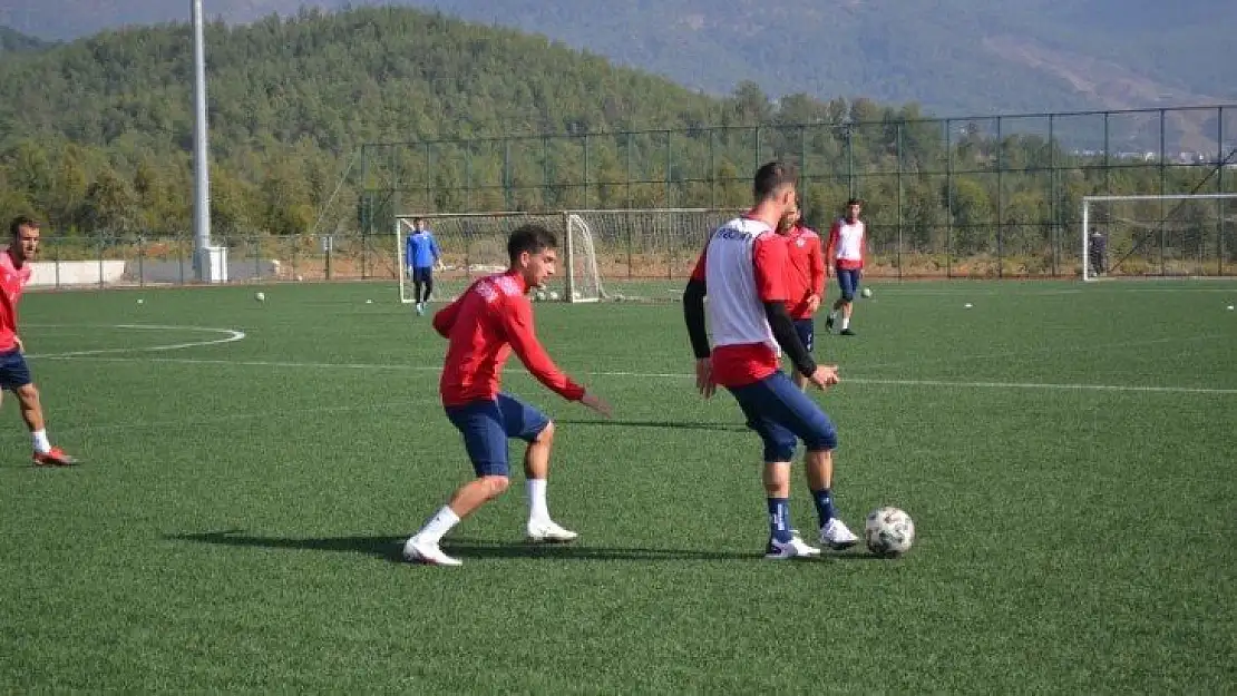 Fethiyespor suni çimde hazırlanıyor 