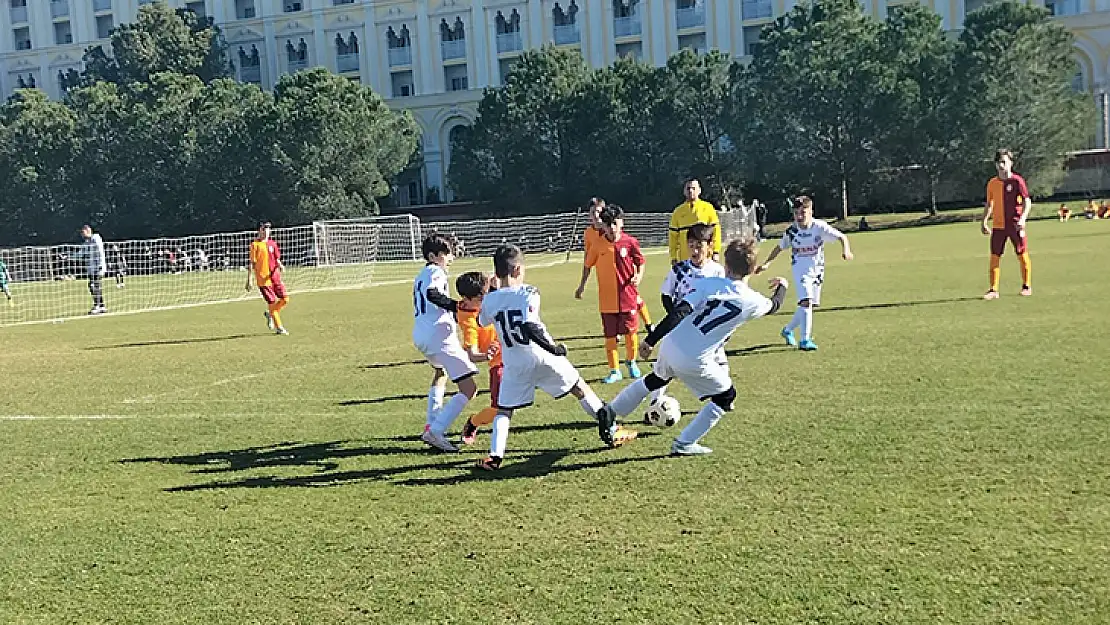 Fethiyespor U12, Antalya'da 3 Büyüklere Karşı Mücadele Ediyor