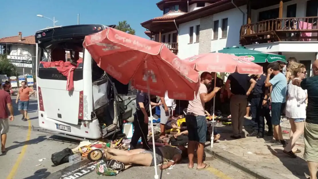 Freni boşalan tur otobüsü dehşet saçtı: 4'ü ağır çok sayıda yaralı