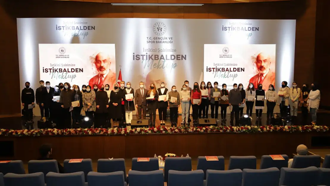 Funda Parlak 'İstiklal Şairimize İstikbalden Mektup Yarışması'nda Türkiye üçüncüsü oldu