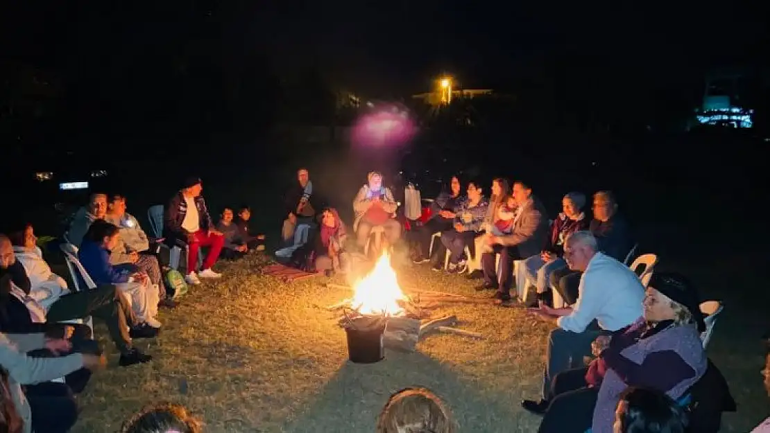 FUTBOL SAHASI NÖBETİ TUTUYORLAR