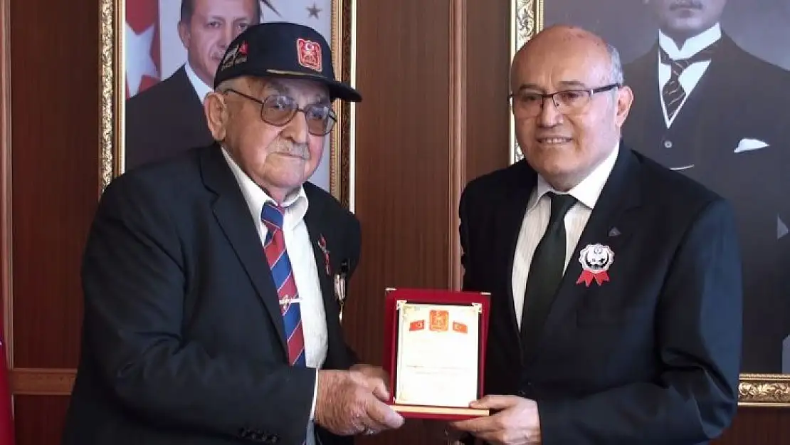 GAZİLER DERNEĞİN'DEN BALCIOĞLUNA TEŞEKKÜR PLAKETİ