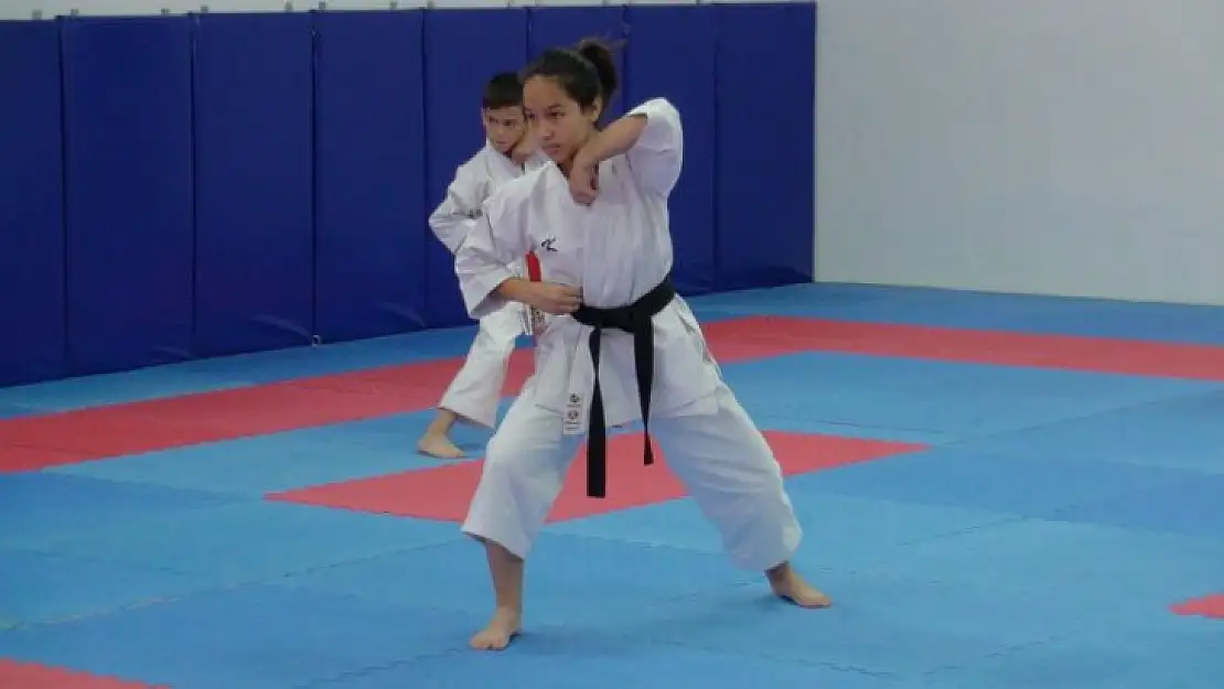 Gençlerden Karate müsabakası