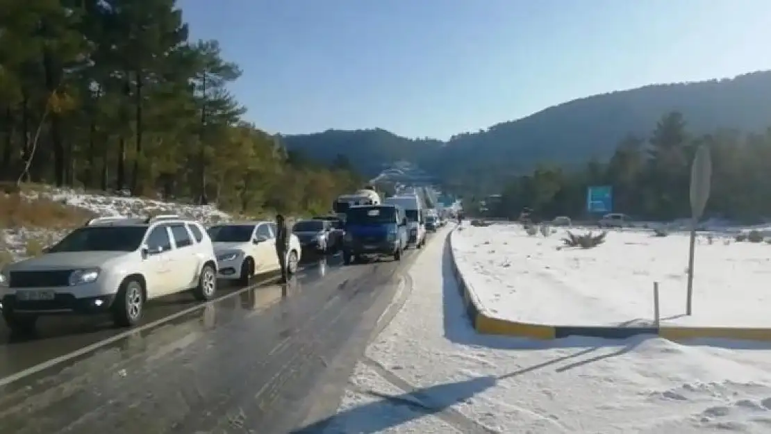 Göcek Tüneli'nde trafik akışı durdu