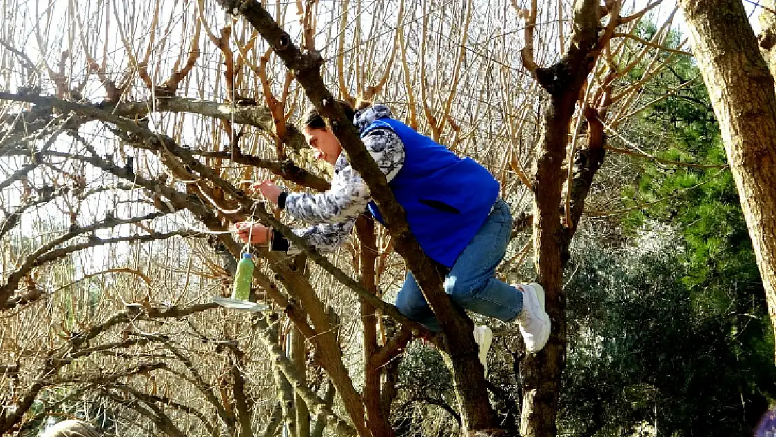 Gönüllü Öğrencilerden Kalpleri Isıtan Örnek Davranış