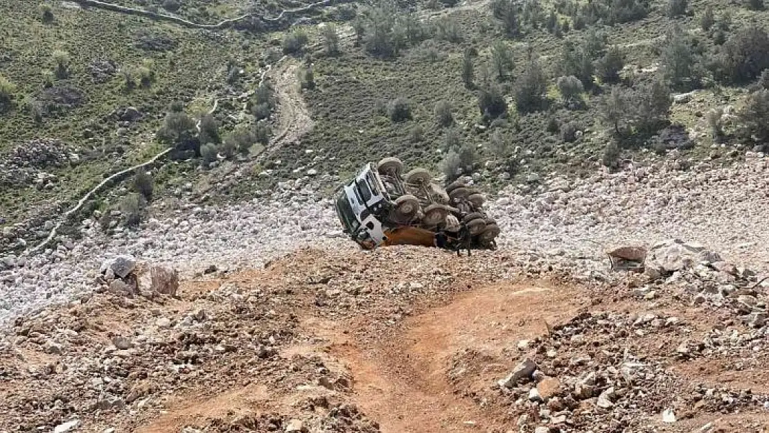 Hafriyat kamyonu uçuruma yuvarlandı