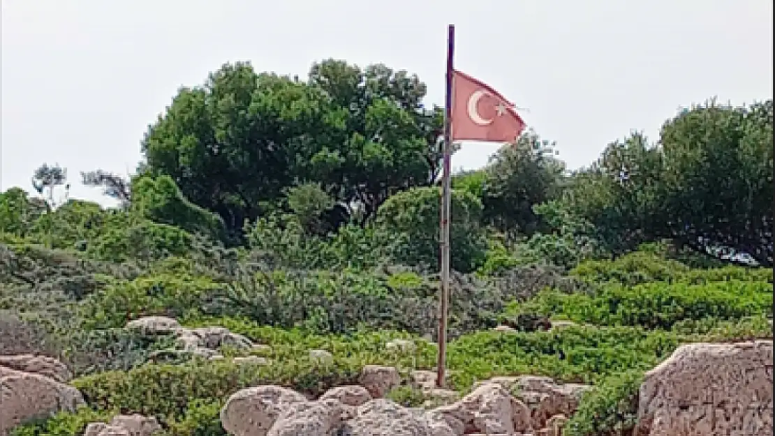 Halktan 'Mavi Yolculuğun' kalbindeki adada bulunan 'Bayrak' hassasiyeti