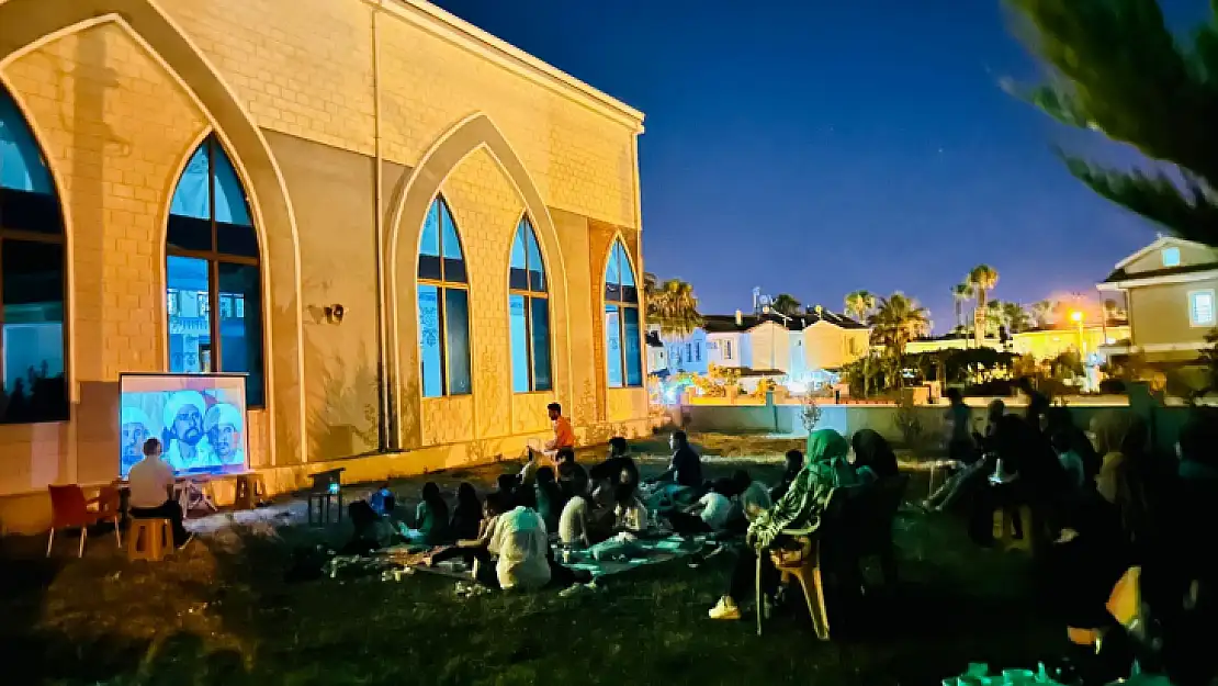 HZ. Ali Camii'nde 'Açık Hava Sineması'
