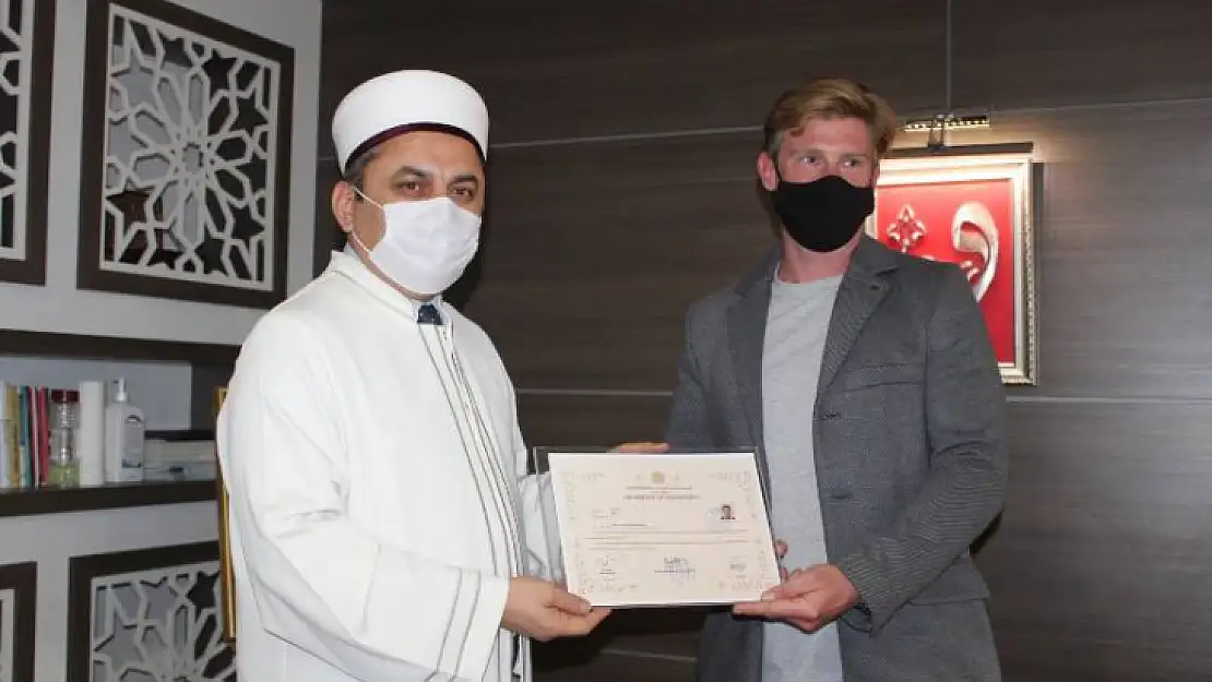 İngiliz Genç, Fethiye Müftülüğü'nde müslüman oldu