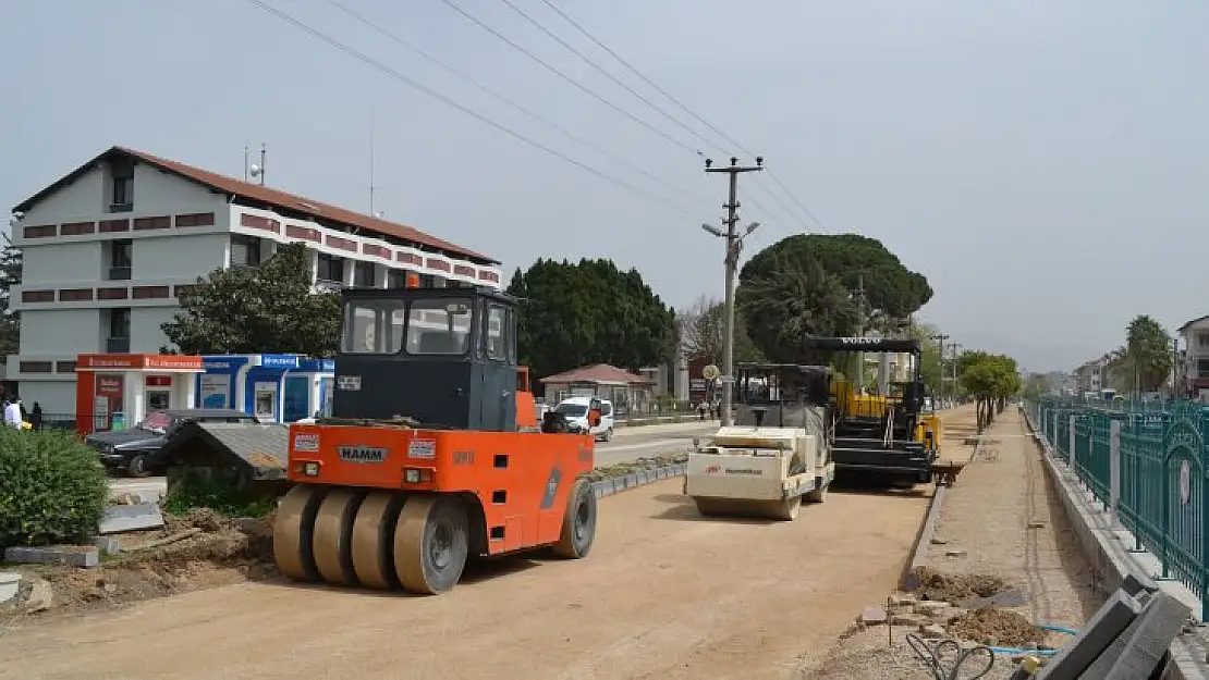 İNÖNÜ BULVARI'NDA SICAK ASFALT ÇALIŞMALARI BAŞLADI