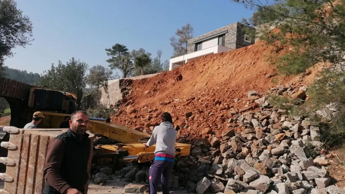 İŞ MAKİNASI AŞAĞI DÜŞTÜ 1 KİŞİ HAYATINI KAYBETTİ