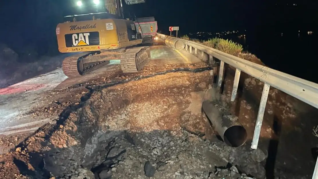 İsale hattı patladı, yol trafiğe kapatıldı