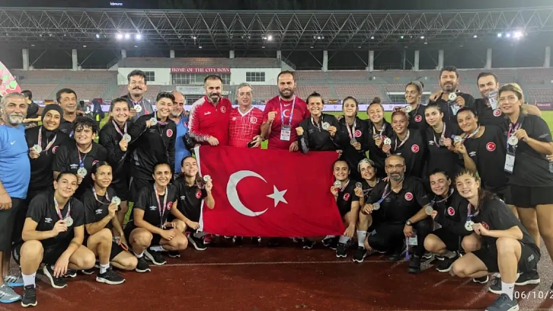 'İşitme Engelliler Kadın Futbol Milli Takımı' dünya ikincisi