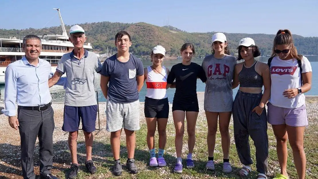 Karaca, Belediyespor Kürek Takımı'nı ziyaret etti