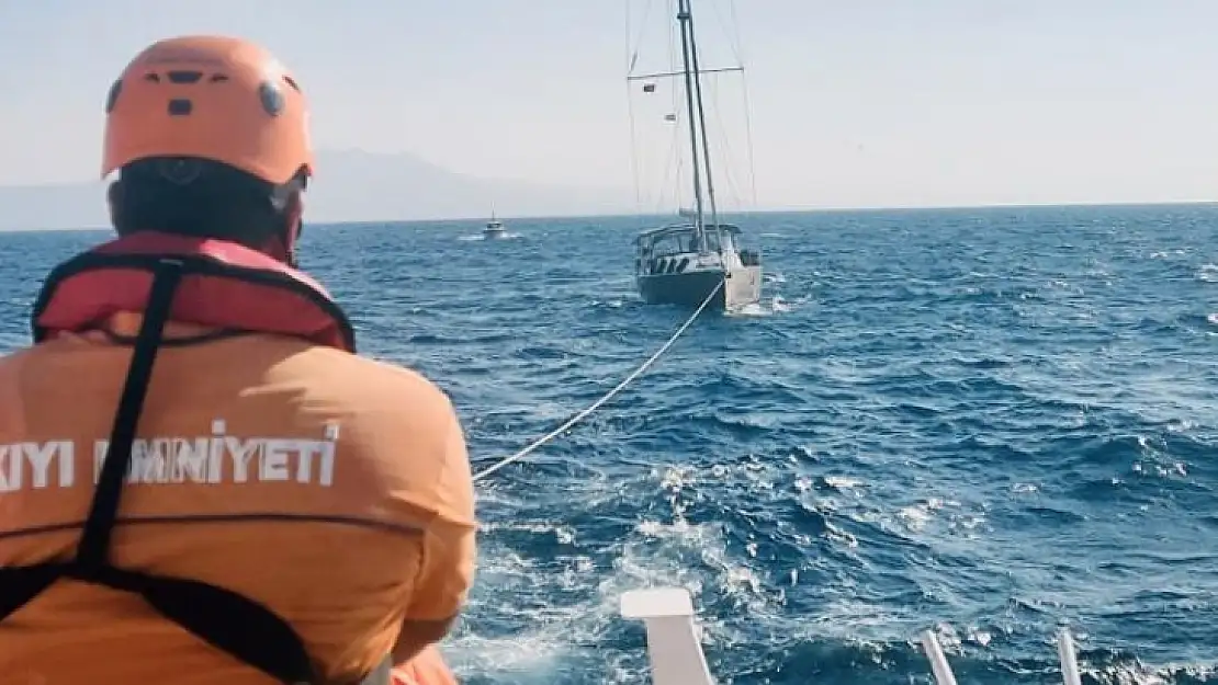 Kargı Adası önünde arızalanan ve sürüklenen tekneyi KIYEM ekipleri kurtardı