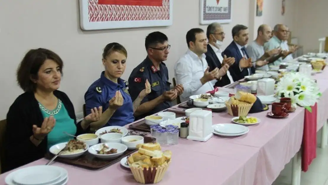 Kaymakam Fırat, 'Vatanımız, şehitlerimiz sayesinde ayakta'