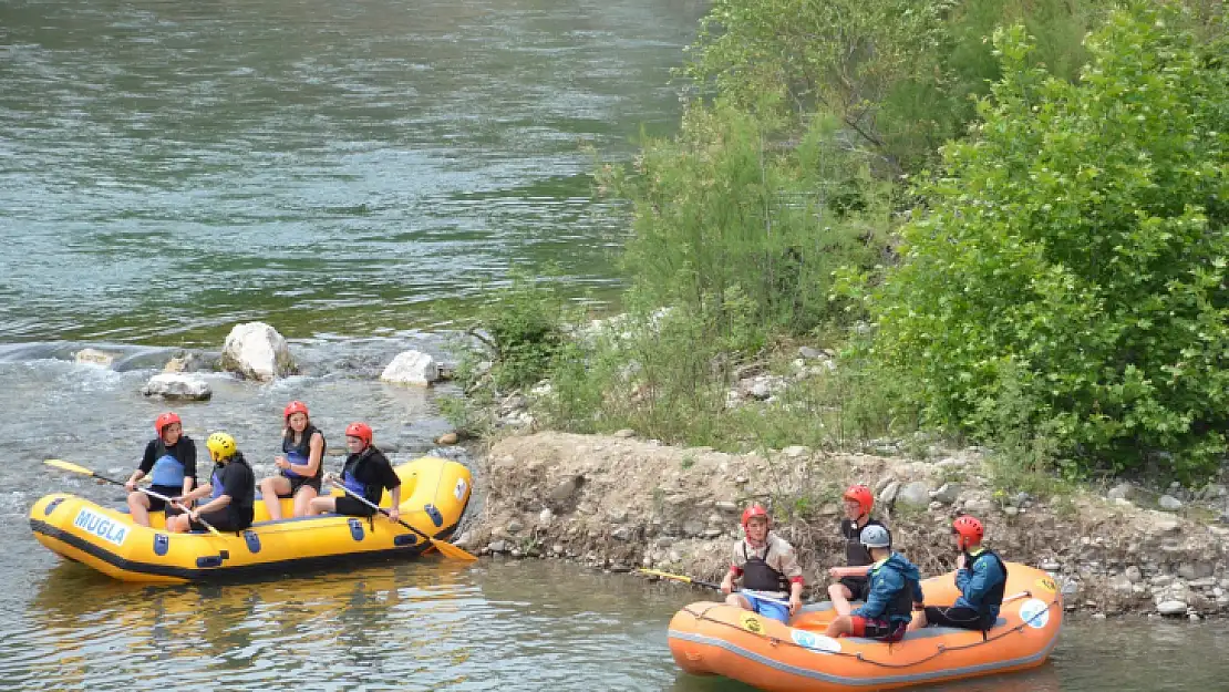 Kaymakam Yakuta, Rafting Eğitim Kampı'nda Kanocularla Buluştu