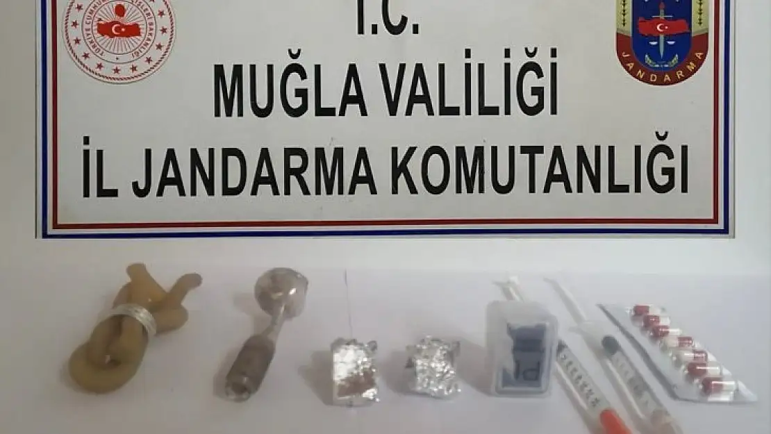 Kontrol noktasında durdurulan araçta uyuşturucu maddeler bulundu