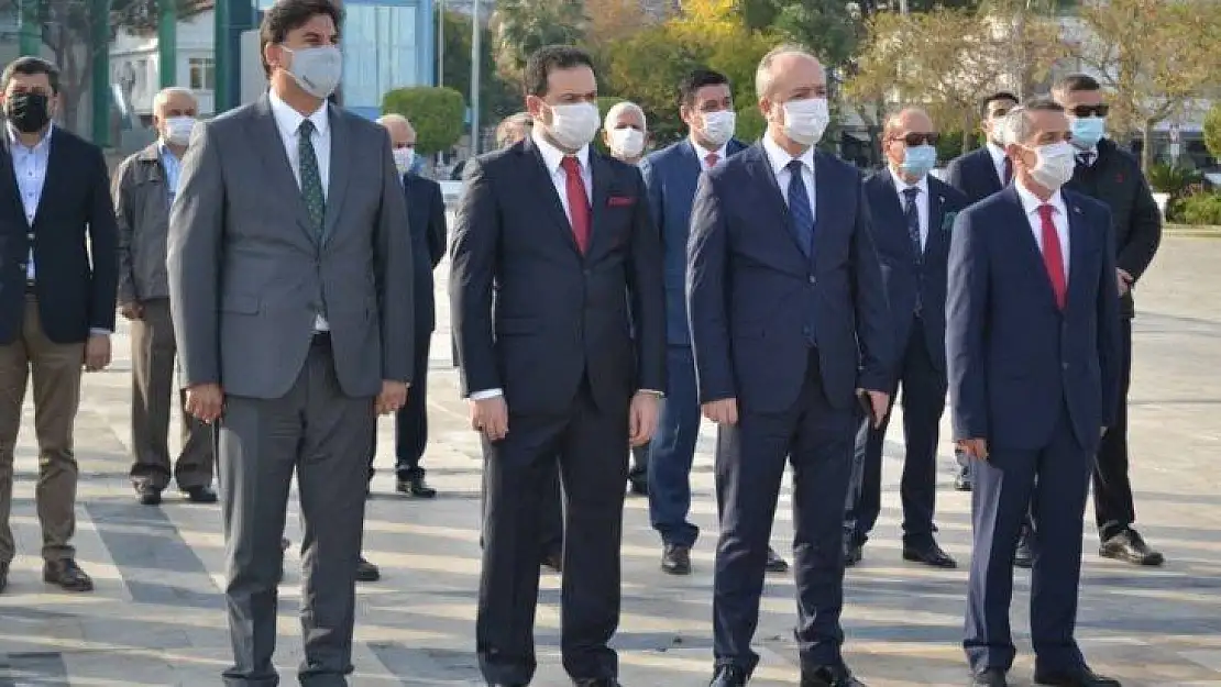 Kovid-19 önlemleri altında Öğretmenler Günü