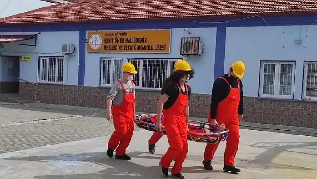 Köyceğiz'de gerçekleştirilen deprem tatbikatı gerçeği aratmadı