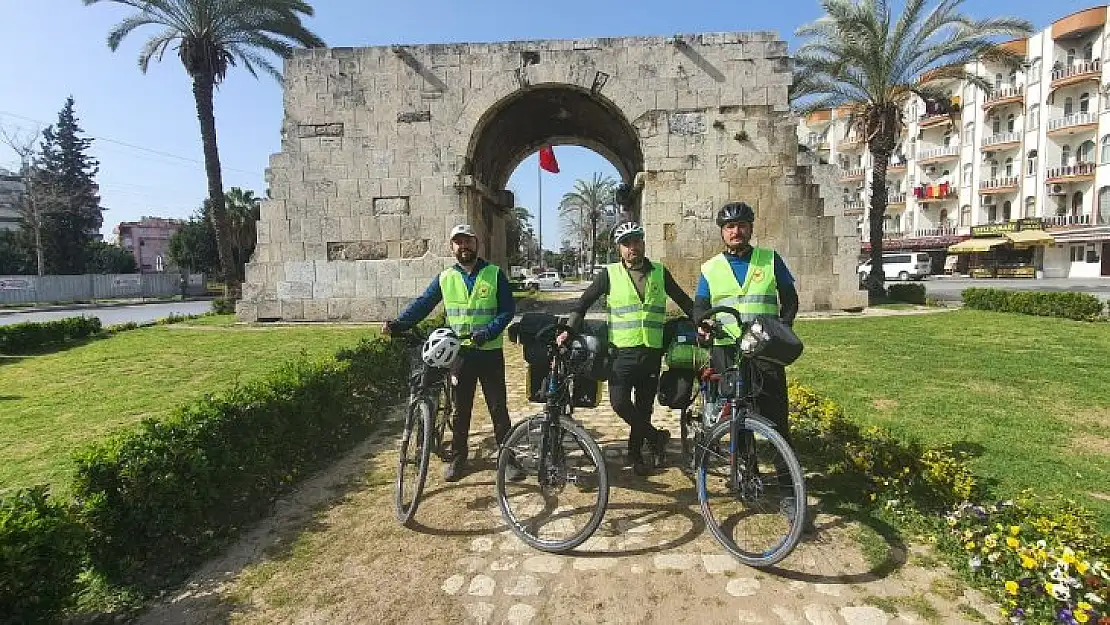 Köyceğizli öğretmen 600 km bisiklet sürerek öğrencilerine tarihi ve kültürel mekanları tanıttı