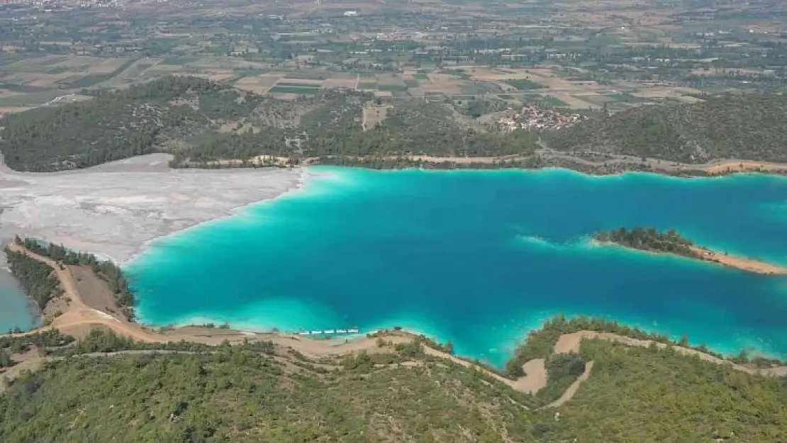 Kül gölü fotoğrafçıların ilgi odağı oldu