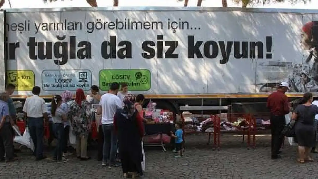 LÖSEV'İN 'İYİLİKLER TIRI' FETHİYE'DE