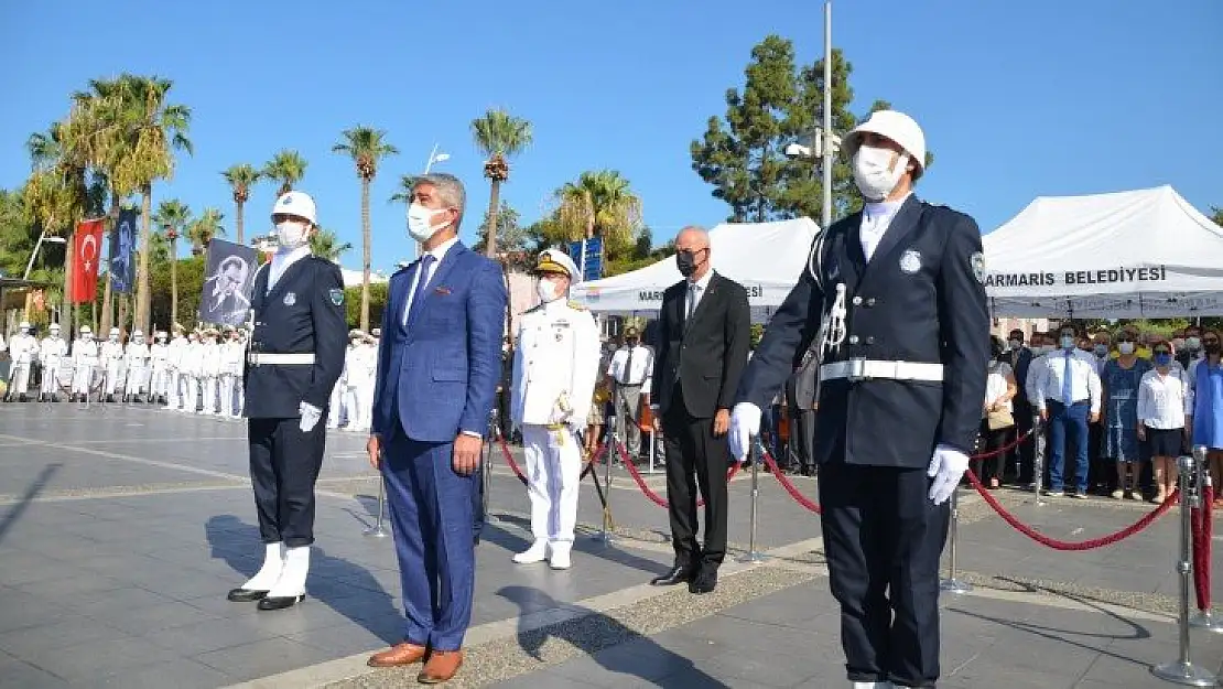 Marmaris'te '30 Ağustos Zafer Bayramı' kutlamaları çelenk sunma töreni ile başladı