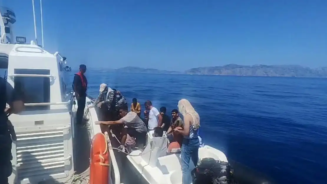 Marmaris'te 19 düzensiz göçmen kurtarıldı