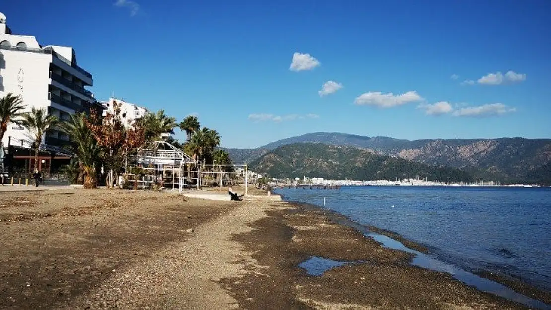 Marmaris'te deniz 1,5 metre çekildi