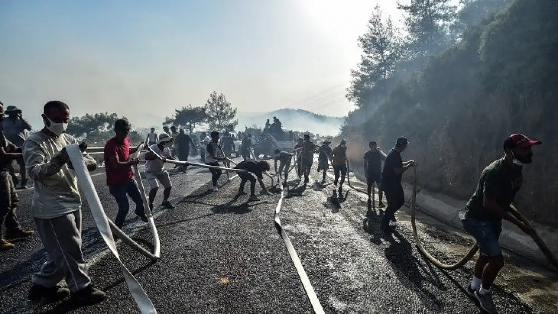 Marmaris'te ekipler ve vatandaşlar omuz omuza mücadele verdi