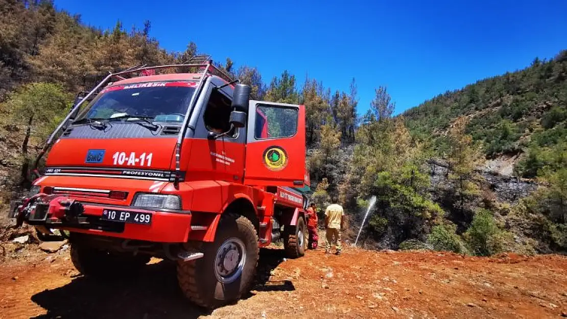 Marmaris'te yanan alanların soğutma çalışmaları devam ediyor