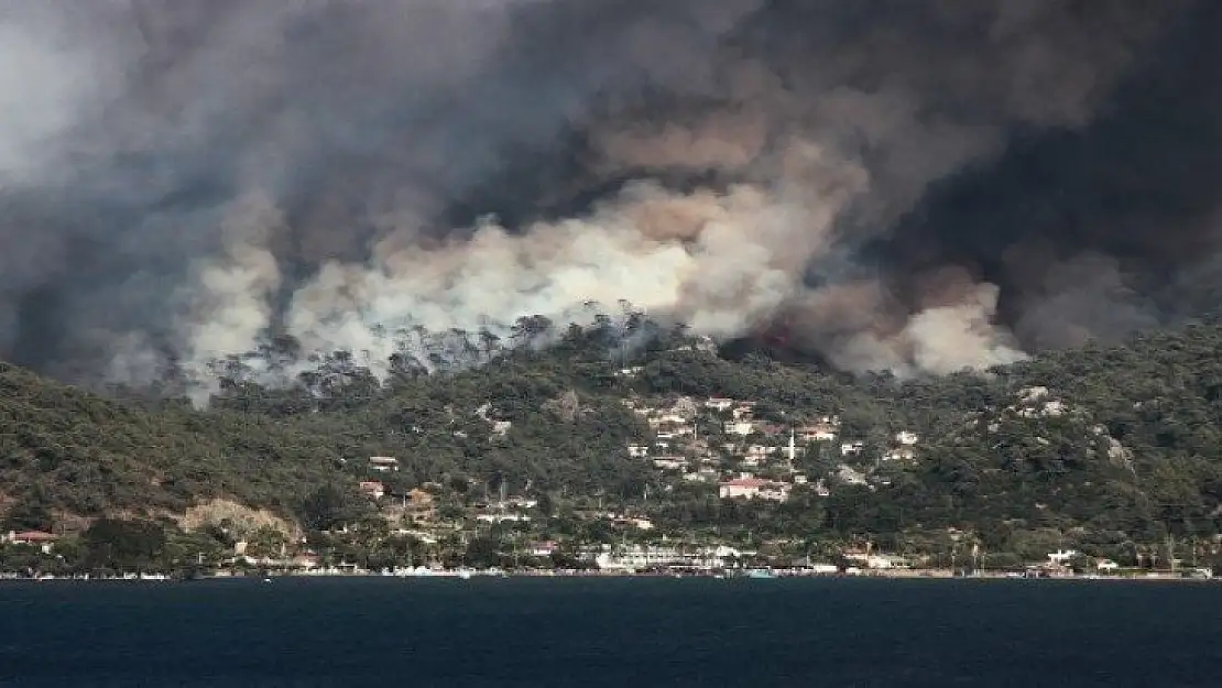 Marmaris'teki yangın Hisarönü Körfezi'ni tehdit ediyor