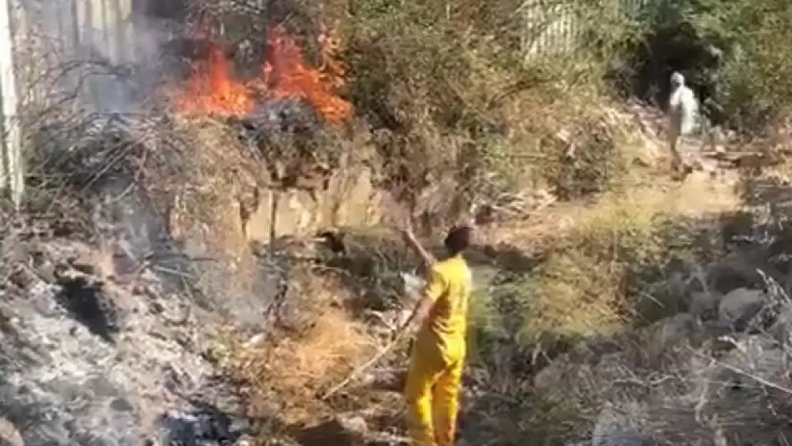 MARMARİS'TEKİ YANGIN ORMANA SIÇRAMADAN KONTROL ALTINA ALINDI
