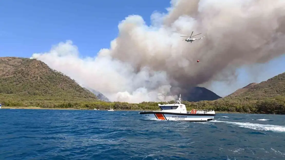 MARMARİS YANGININA 15 HELİKOPTER, 8 UÇAK MÜDAHALE EDİYOR