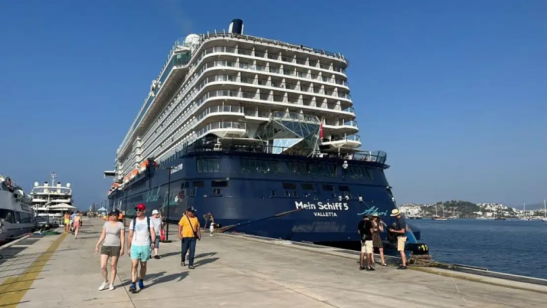 Mein Schiff 5 Bodrum'a geldi