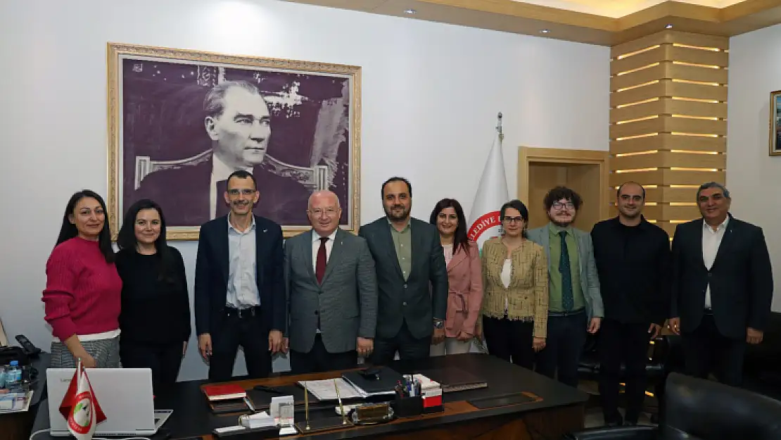 Menteşe Belediyesinden Tıp öğrencilerine tiyatro eğitimi